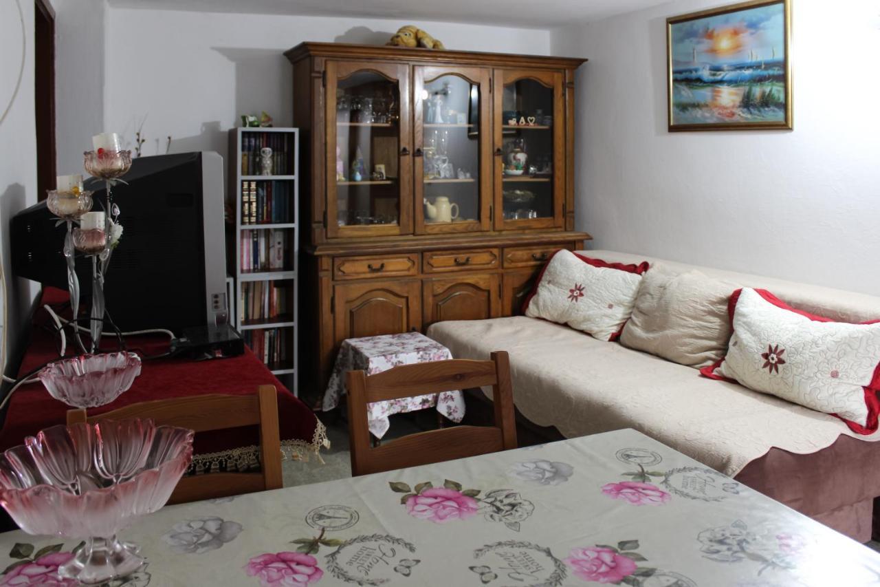 Apartman Lana Petrovac Exteriör bild